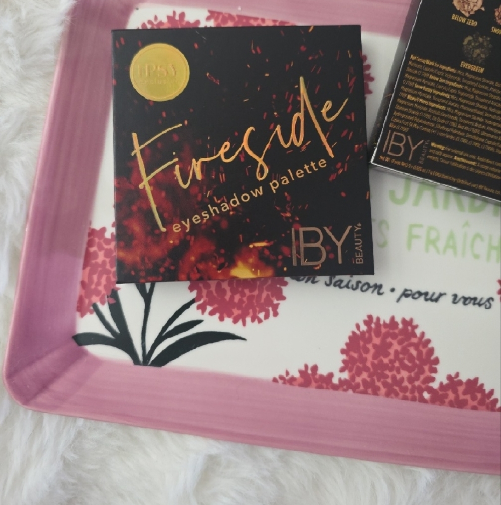 'Fireside' 9-Shade Eyeshadow Palette - Picture 3 of 4